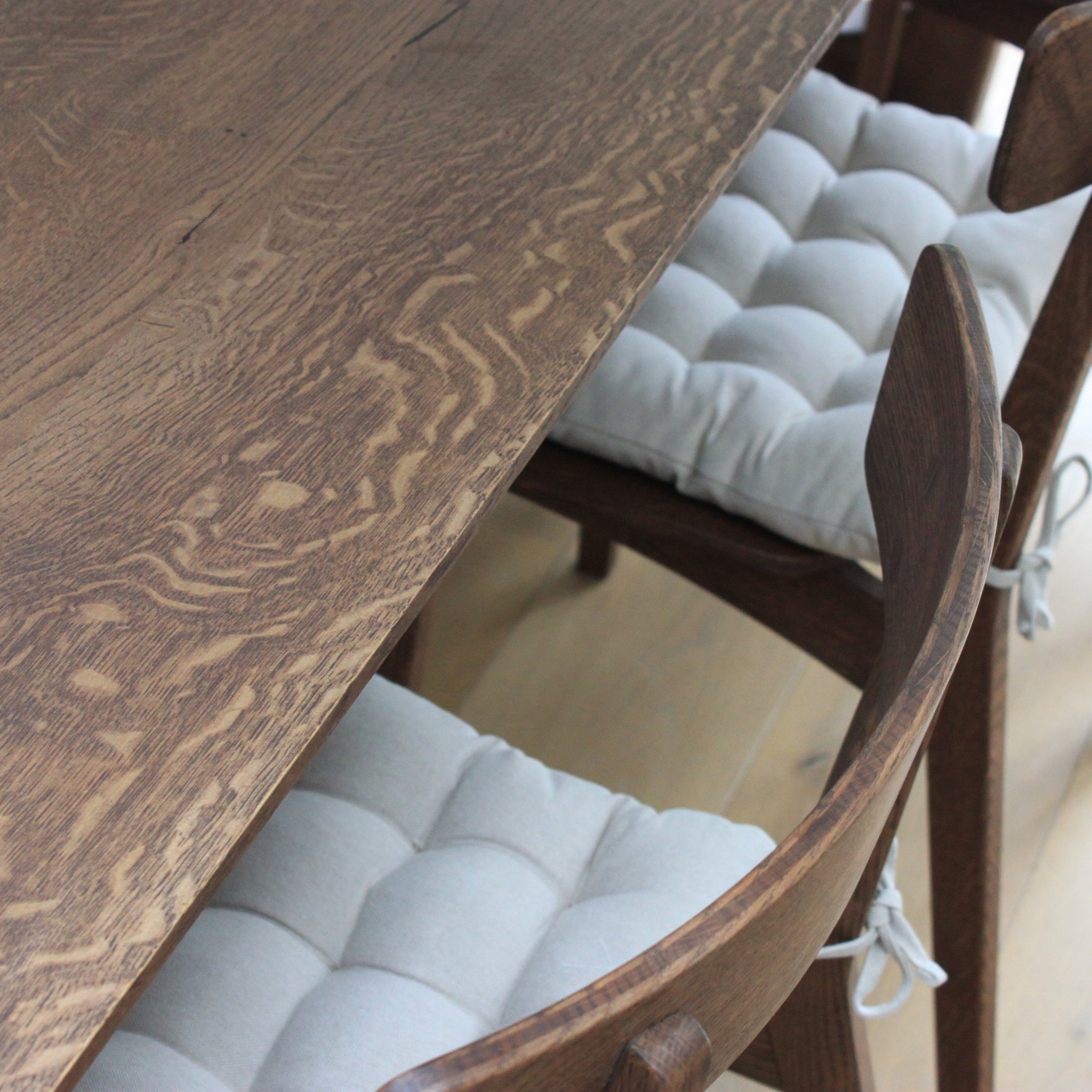 How to Choose the Right Edge for Your Dining Table: Live Edge, Straight, Bullnose, or Bevelled?
