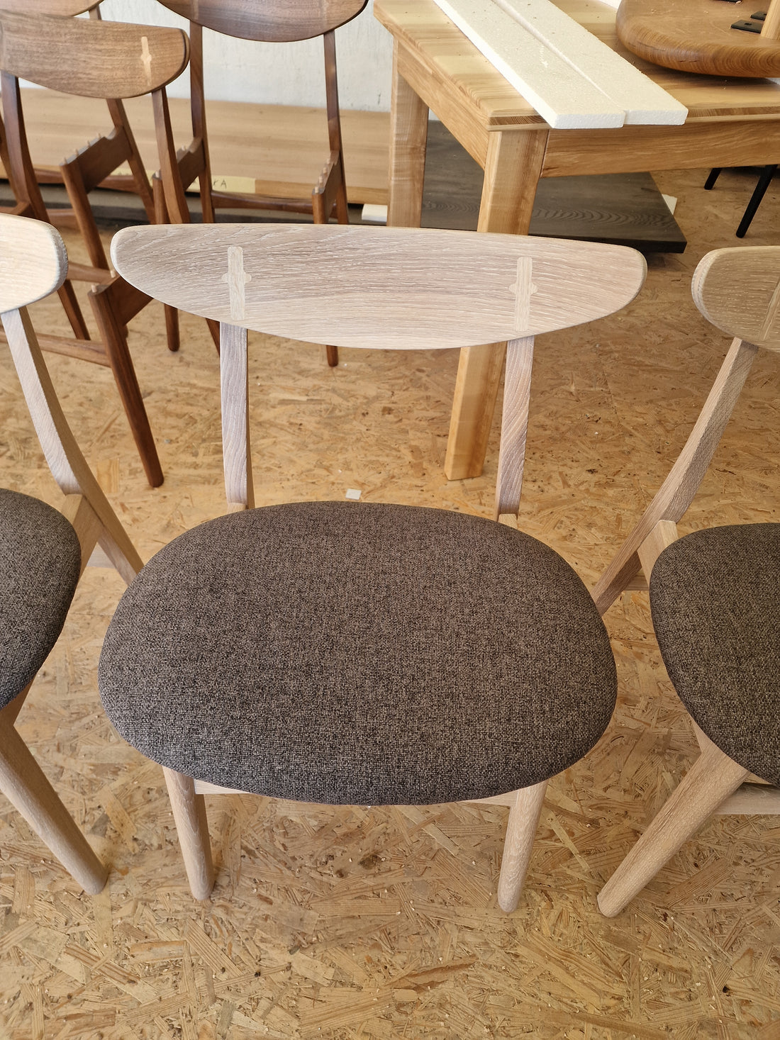 Silla de comedor de roble de algodón de Eva - 4 Disponible
