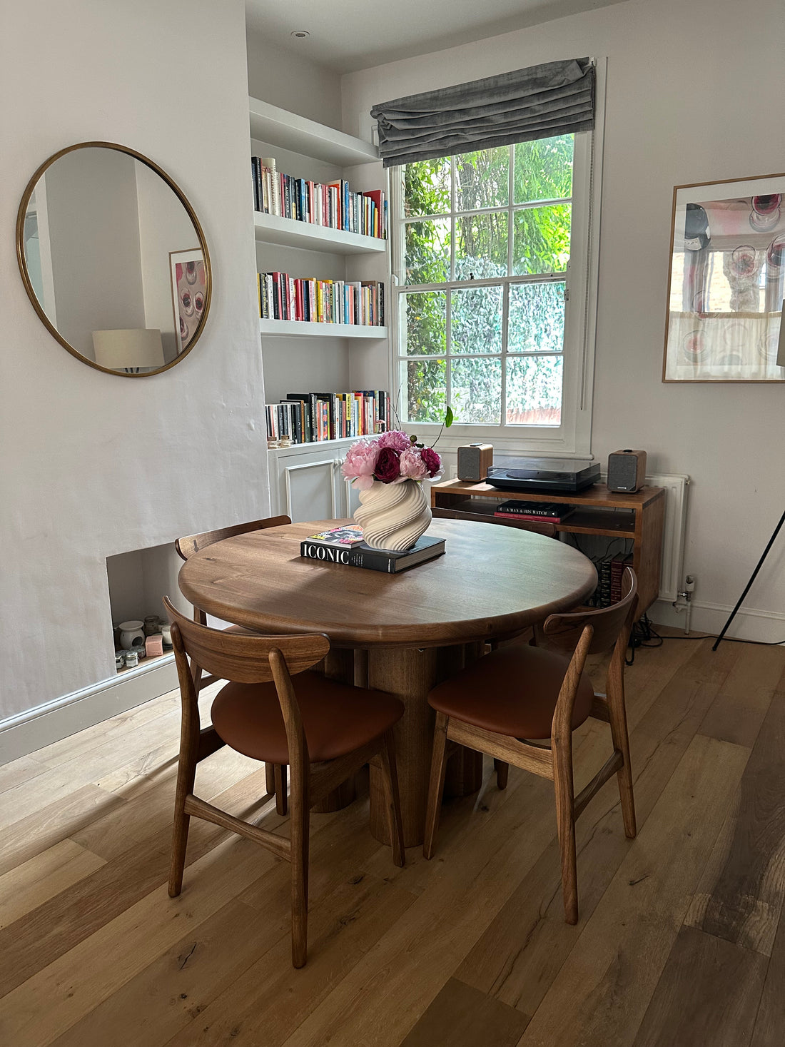 Mesa de comedor redonda de nogal